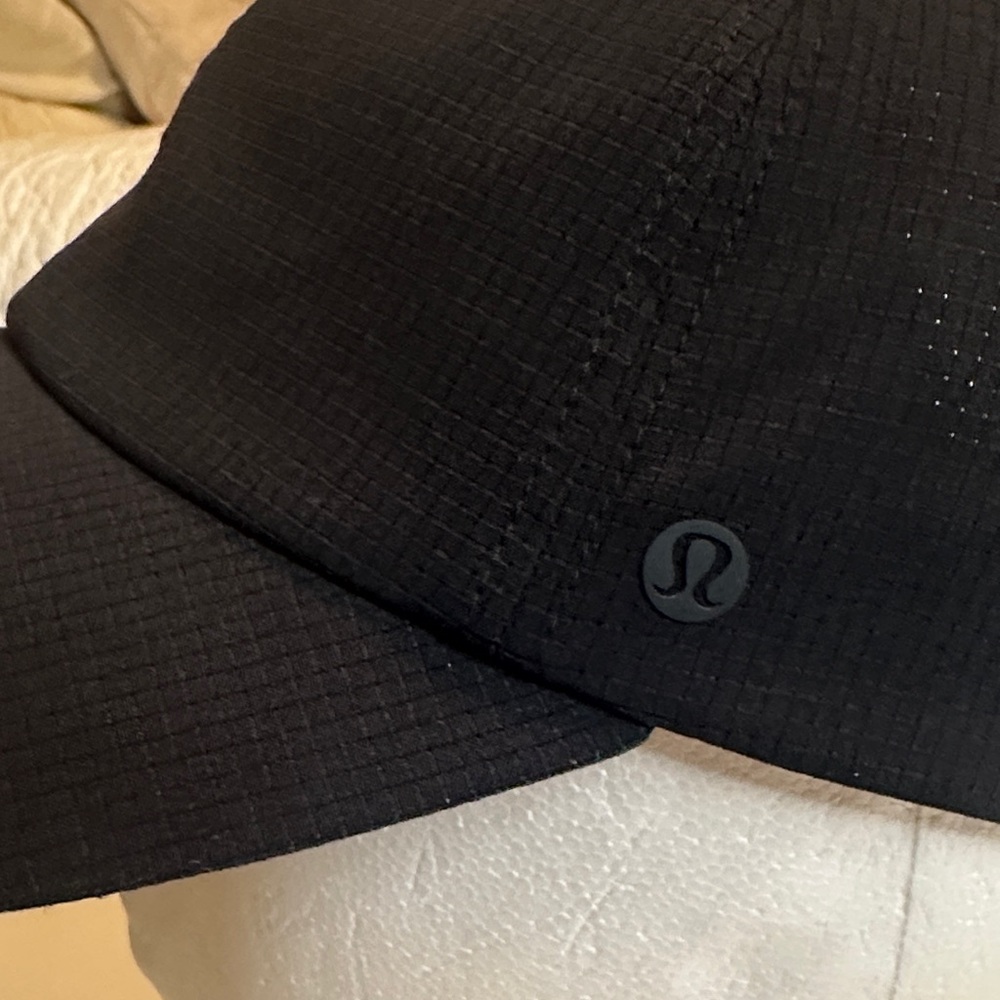 lululemon Black ball Cap
